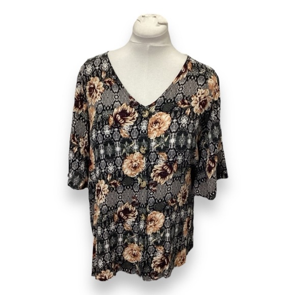 DayTrip Women’s Short Sleeve Floral Button Down Shirt, Black, size XL - Picture 2 of 11